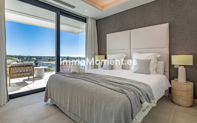 Resale - Villa - El Paraiso - New Golden Mile
