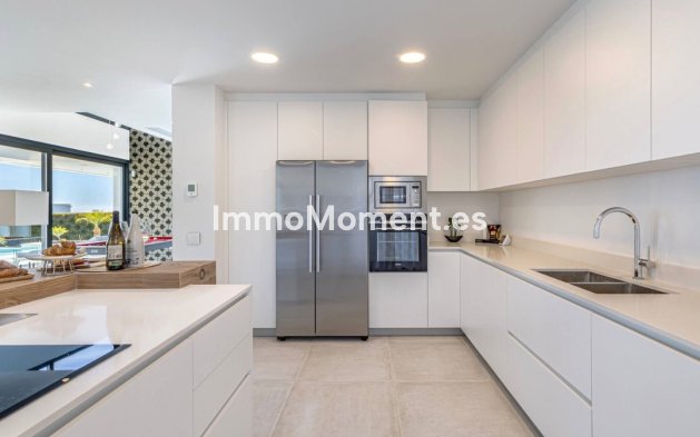 Resale - Villa - El Paraiso - New Golden Mile