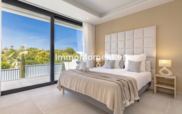 Resale - Villa - El Paraiso - New Golden Mile