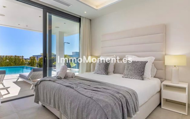Resale - Villa - El Paraiso - New Golden Mile
