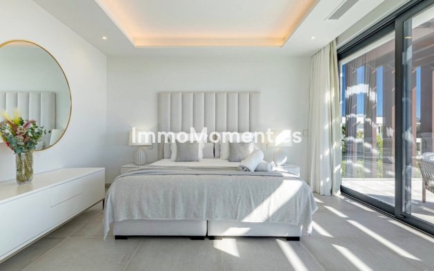 Resale - Villa - El Paraiso - New Golden Mile