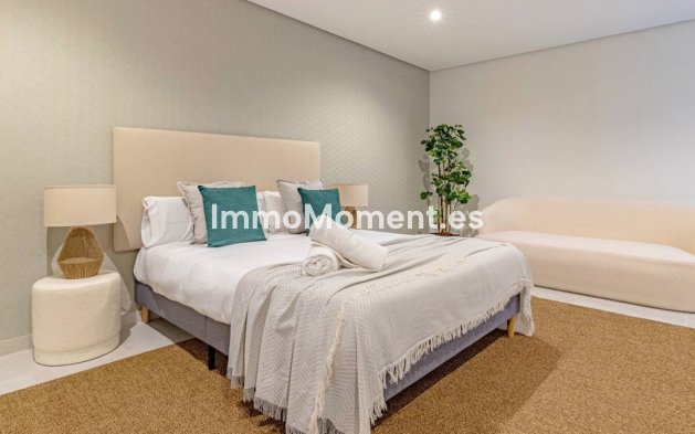 Resale - Villa - El Paraiso - New Golden Mile