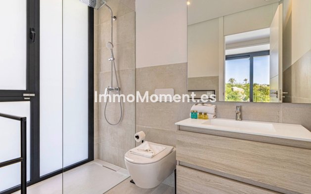 Resale - Villa - El Paraiso - New Golden Mile