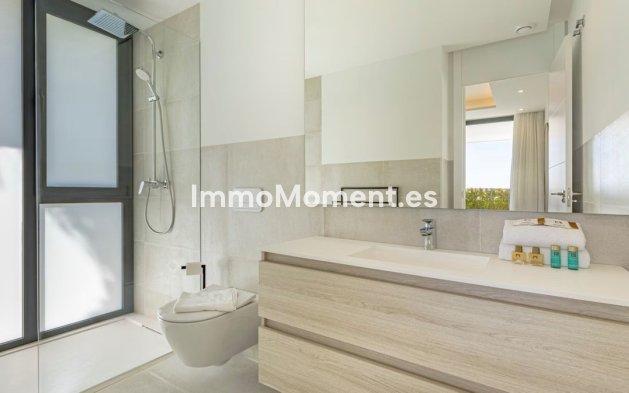 Resale - Villa - El Paraiso - New Golden Mile