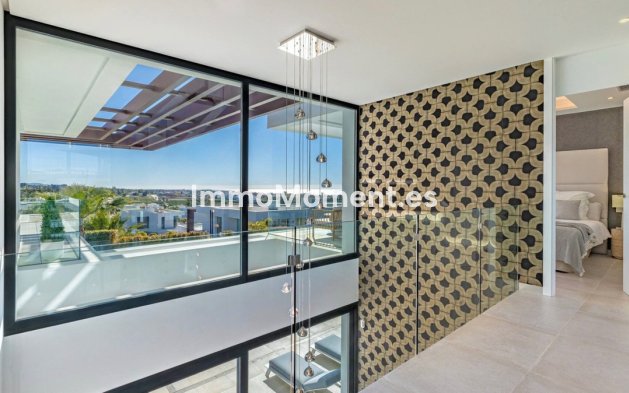 Resale - Villa - El Paraiso - New Golden Mile
