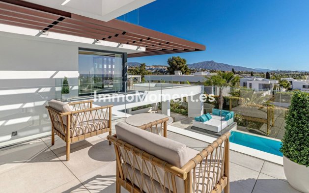 Resale - Villa - El Paraiso - New Golden Mile