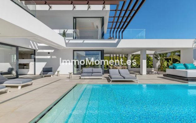 Resale - Villa - El Paraiso - New Golden Mile