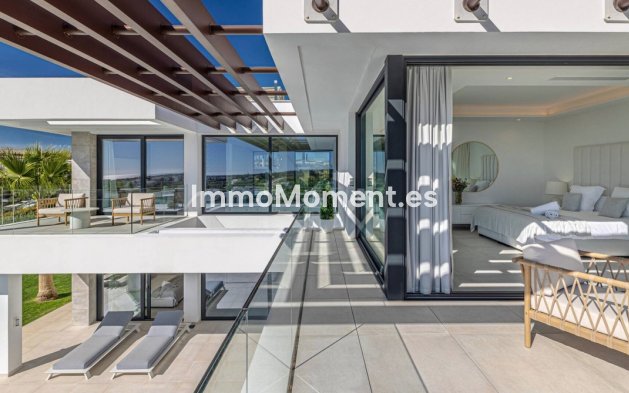Resale - Villa - El Paraiso - New Golden Mile