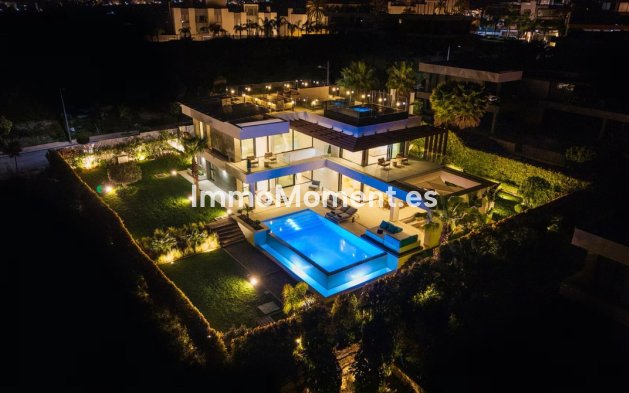 Resale - Villa - El Paraiso - New Golden Mile