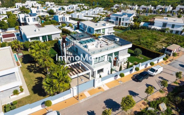 Resale - Villa - El Paraiso - New Golden Mile