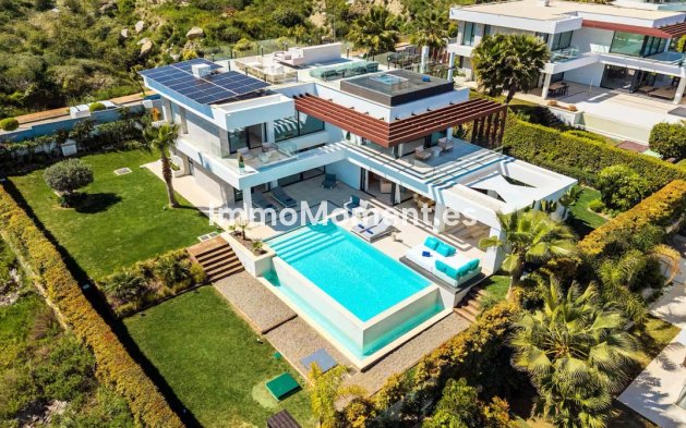 Resale - Villa - El Paraiso - New Golden Mile