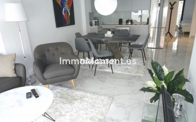 Resale - Apartment - Marbella - Nueva Andalucía