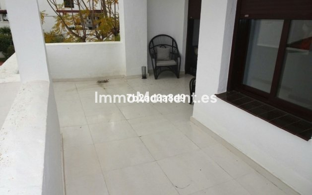 Resale - Apartment - Marbella - Nueva Andalucía