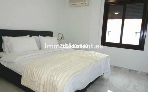 Resale - Apartment - Marbella - Nueva Andalucía