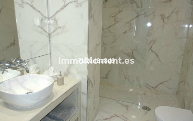 Resale - Apartment - Marbella - Nueva Andalucía