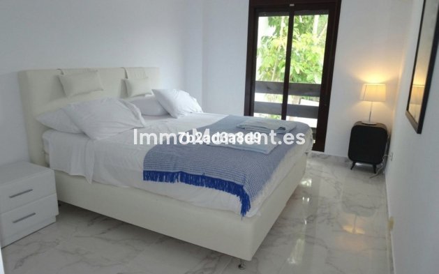 Resale - Apartment - Marbella - Nueva Andalucía