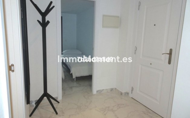 Resale - Apartment - Marbella - Nueva Andalucía