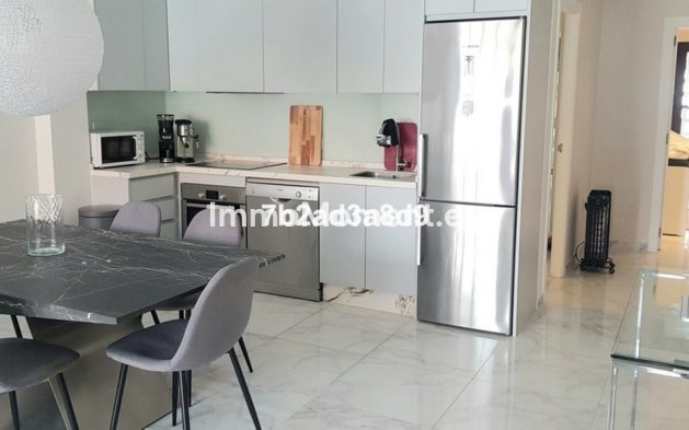 Resale - Apartment - Marbella - Nueva Andalucía
