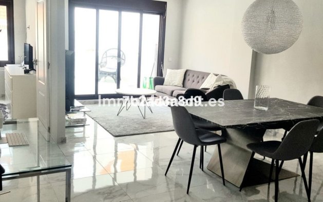 Resale - Apartment - Marbella - Nueva Andalucía