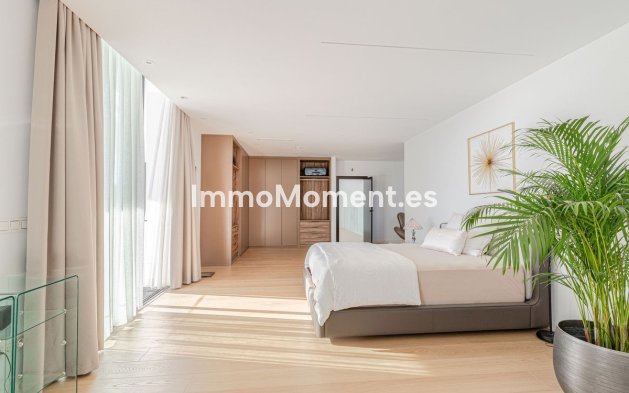 Resale - Villa - El Paraiso - New Golden Mile