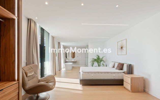 Resale - Villa - El Paraiso - New Golden Mile