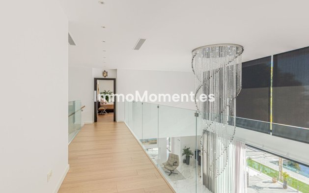 Resale - Villa - El Paraiso - New Golden Mile