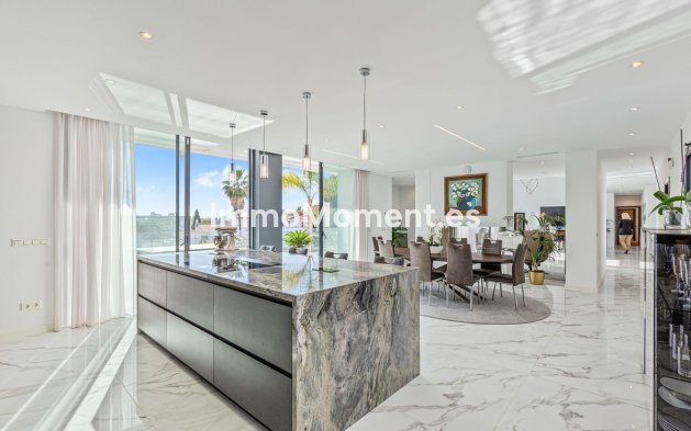 Resale - Villa - El Paraiso - New Golden Mile