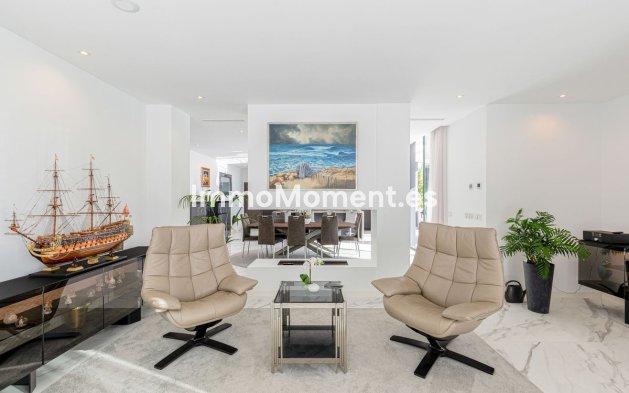 Resale - Villa - El Paraiso - New Golden Mile