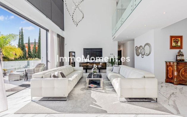 Resale - Villa - El Paraiso - New Golden Mile