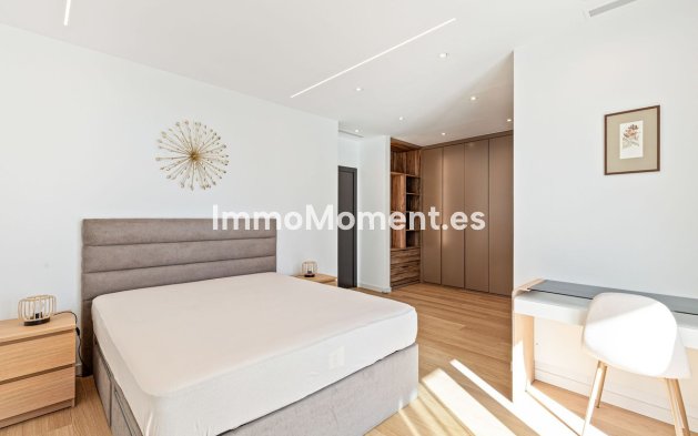 Resale - Villa - El Paraiso - New Golden Mile