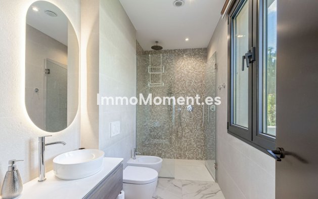 Resale - Villa - El Paraiso - New Golden Mile