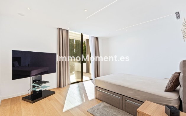 Resale - Villa - El Paraiso - New Golden Mile