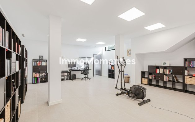 Resale - Villa - El Paraiso - New Golden Mile