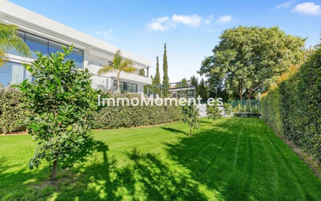 Resale - Villa - El Paraiso - New Golden Mile