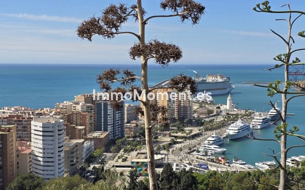 Resale - Apartment - Málaga - Málaga Centro