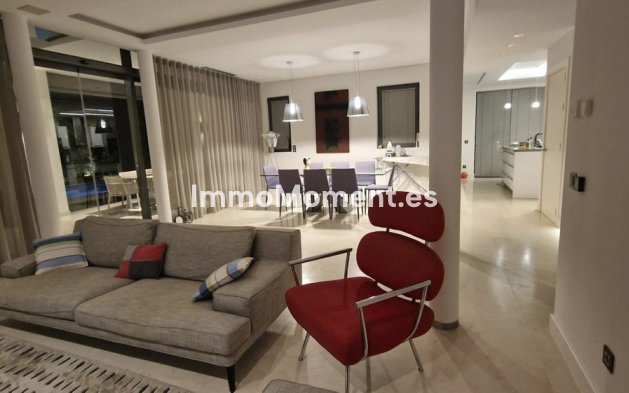 Wiederverkauf - Freistehende Villa - Marbella - Nueva Andalucía
