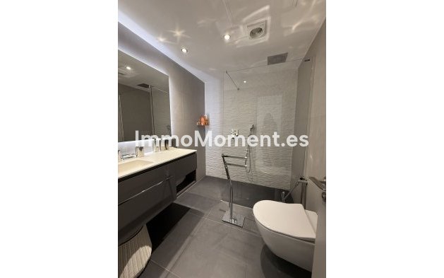 Resale - Apartment - Marbella - Puerto Banús