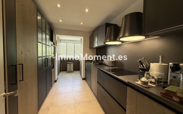 Resale - Apartment - Marbella - Puerto Banús