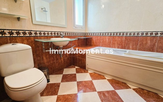 Resale - Apartment - Marbella - Nueva Andalucía