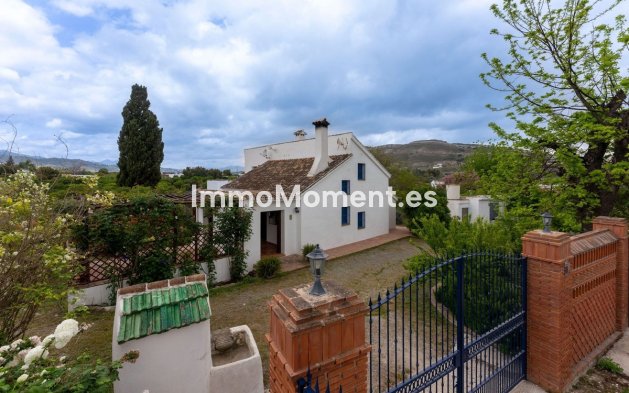 Resale - Country house - Inland  - Alhaurín el Grande Centro