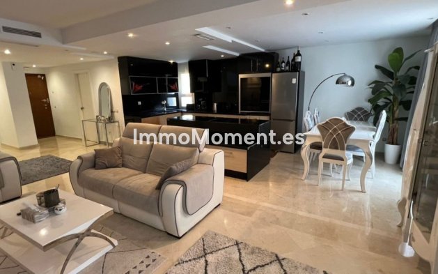 Resale - Apartment - Marbella - Nueva Andalucía