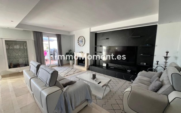 Resale - Apartment - Marbella - Nueva Andalucía