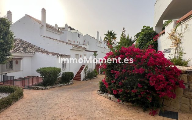 Resale - Apartment - Marbella - Nueva Andalucía