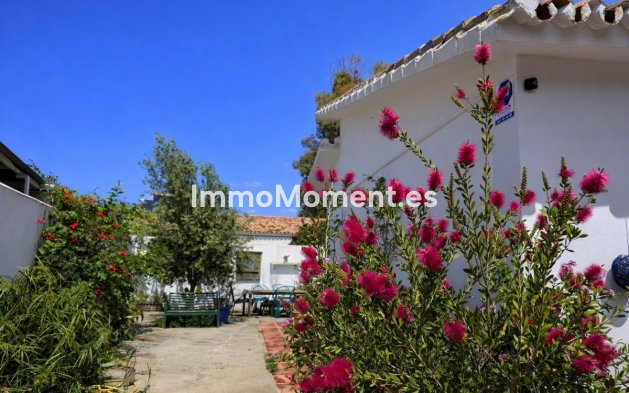 Bestaande woning - Vrijstaande villa - Estepona  - Benamara