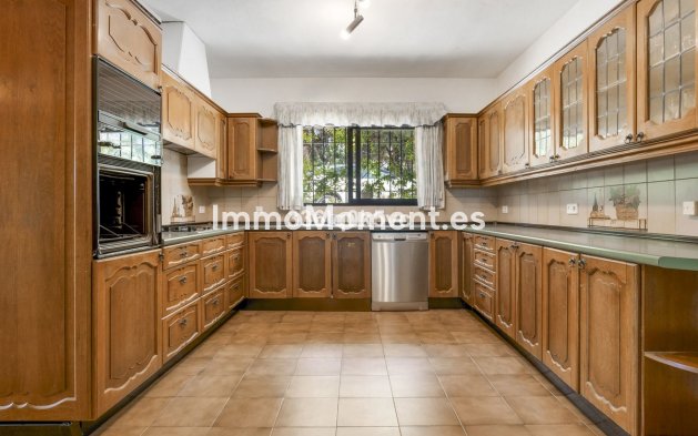 Wiederverkauf - Villa - Marbella - Las Chapas