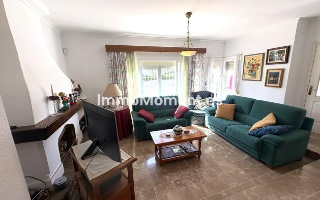 Wiederverkauf - Freistehende Villa -   Inländisch - Alhaurín de la Torre