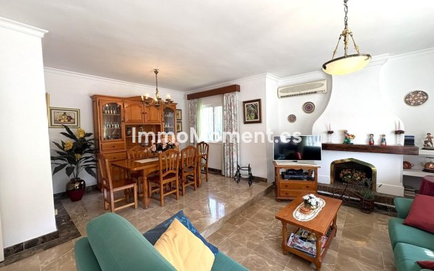 Wiederverkauf - Freistehende Villa -   Inländisch - Alhaurín de la Torre