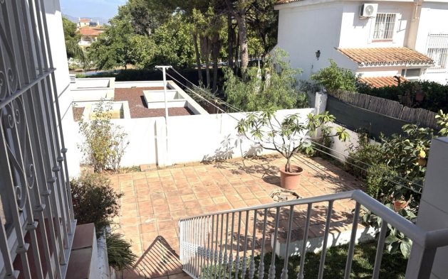 Wiederverkauf - Freistehende Villa -   Inländisch - Alhaurín de la Torre