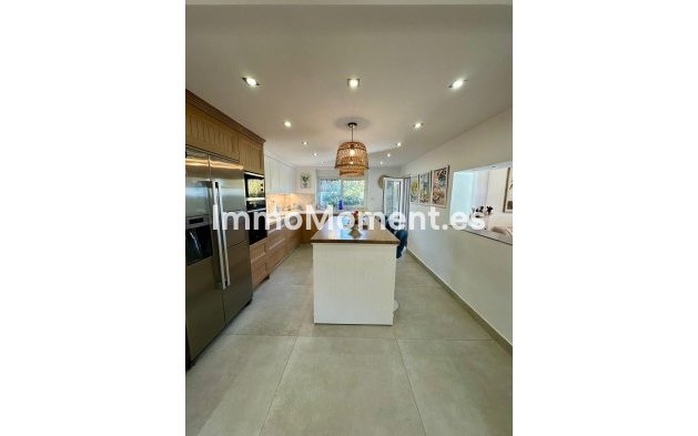 Wiederverkauf - Freistehende Villa - Estepona  - Estepona Centro