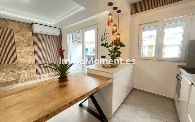 Resale - Apartment - Estepona - Estepona Centro